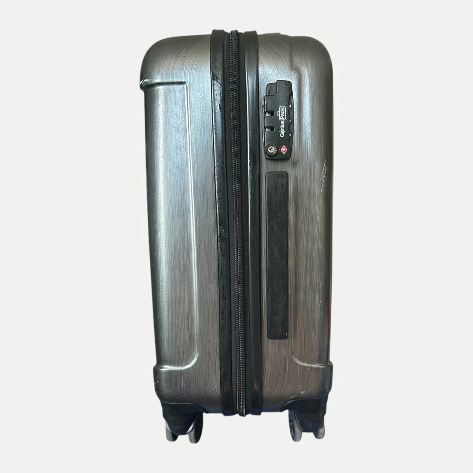 Genius Pack Luggage Color Graphite Carry On 21"