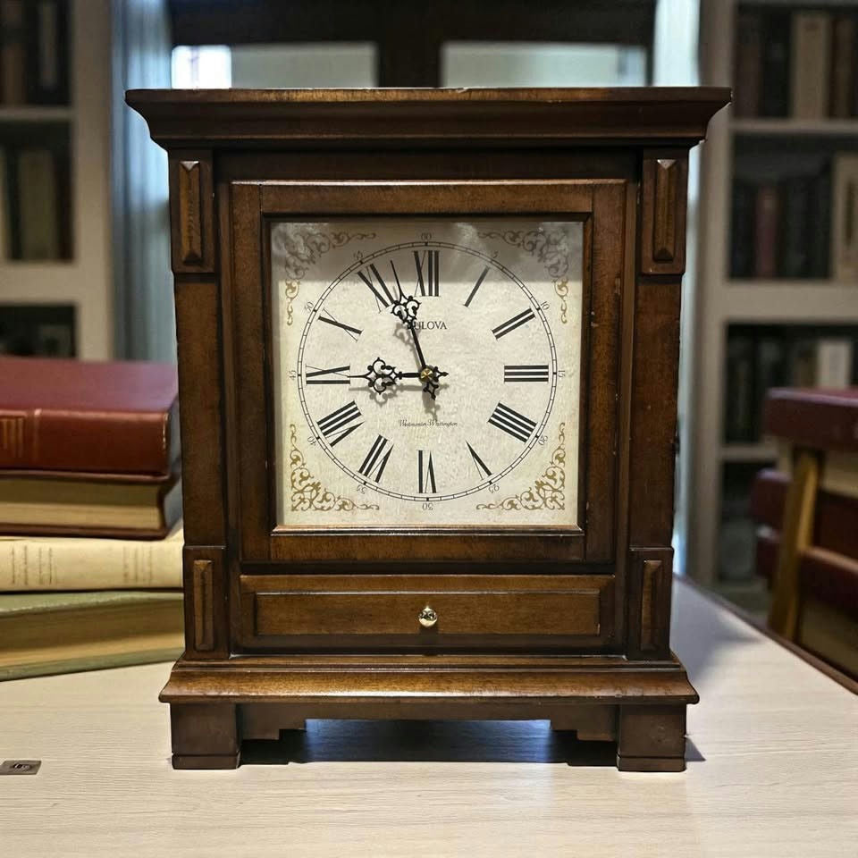 Bulova Wooden Mantel Clock – A Stunning Decorative Piece
