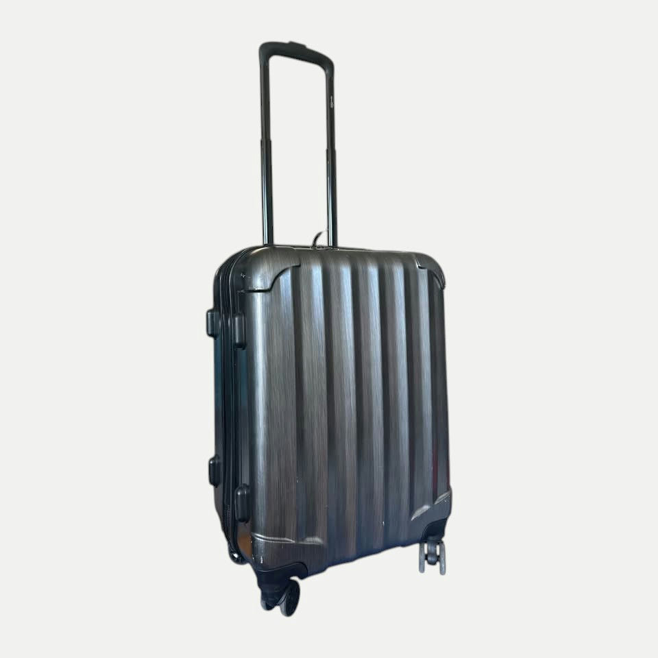 Genius Pack Luggage Color Graphite Carry On 21"
